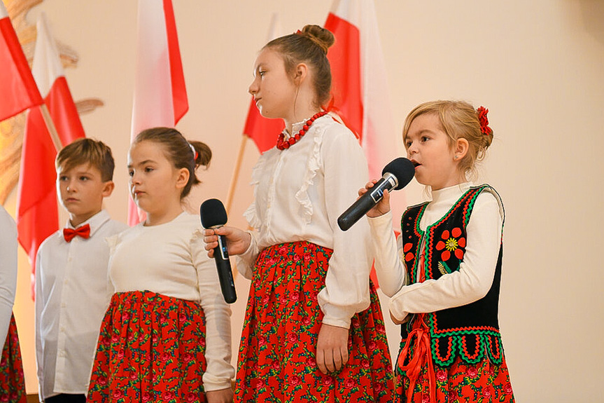 Środowiskowe Obchody Święta Niepodległości w SP w Potoku