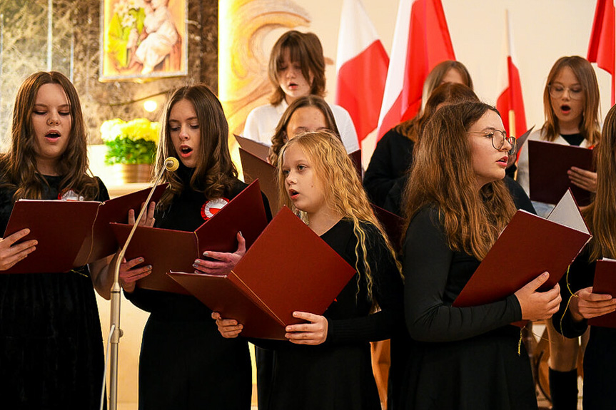 Środowiskowe Obchody Święta Niepodległości w SP w Potoku