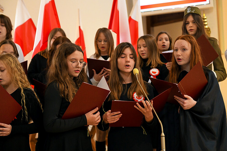 Środowiskowe Obchody Święta Niepodległości w SP w Potoku