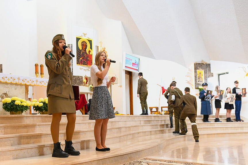 Środowiskowe Obchody Święta Niepodległości w SP w Potoku