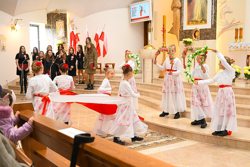 Środowiskowe Obchody Święta Niepodległości w SP w Potoku