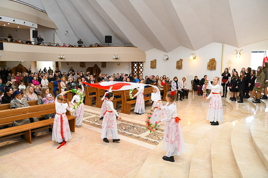 Środowiskowe Obchody Święta Niepodległości w SP w Potoku