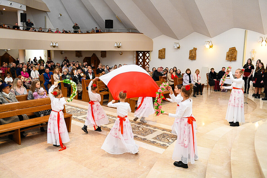 Środowiskowe Obchody Święta Niepodległości w SP w Potoku