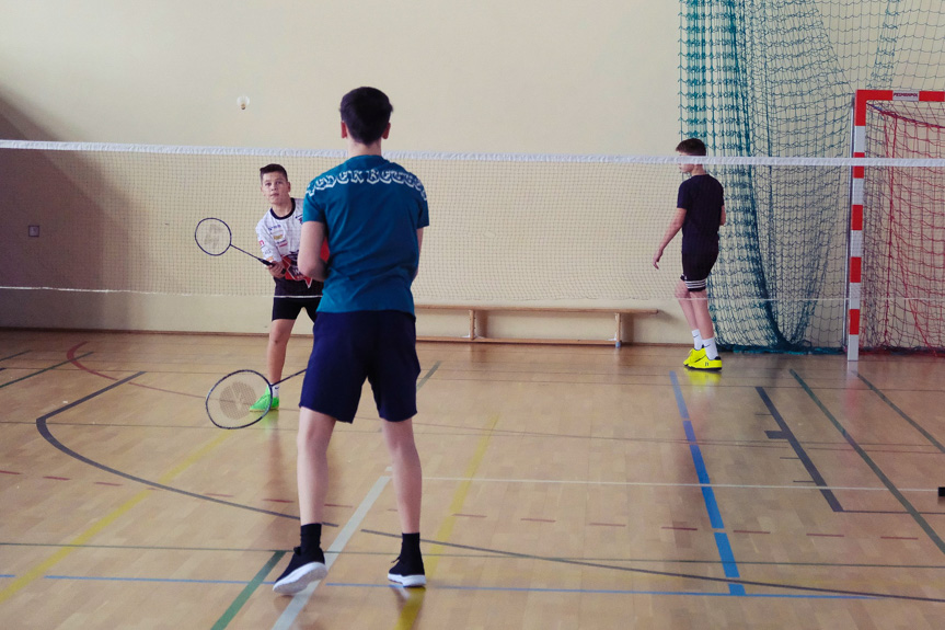 Świąteczne rozgrywki w badmintonie 