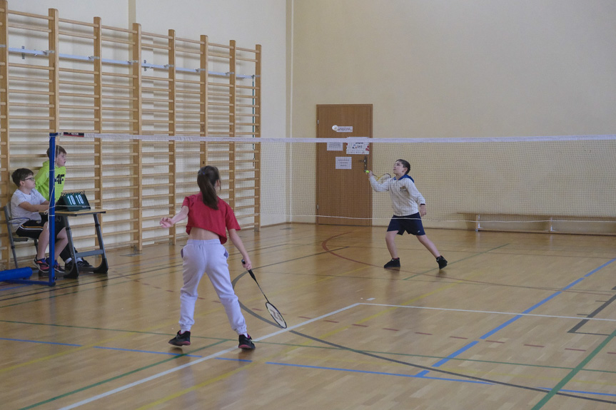 Świąteczne rozgrywki w badmintonie 