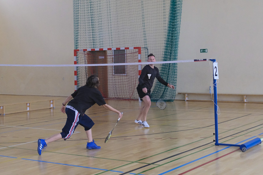 Świąteczne rozgrywki w badmintonie 