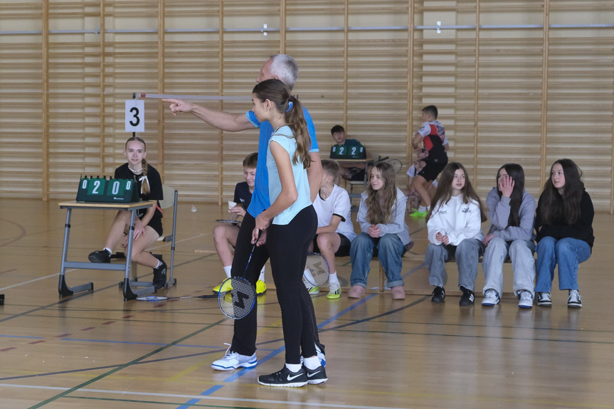 Świąteczne rozgrywki w badmintonie 