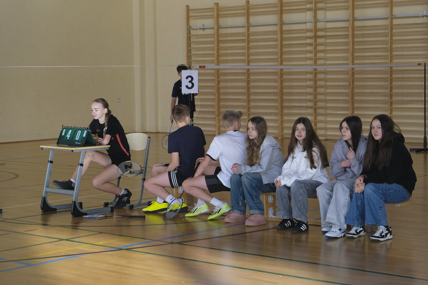 Świąteczne rozgrywki w badmintonie 