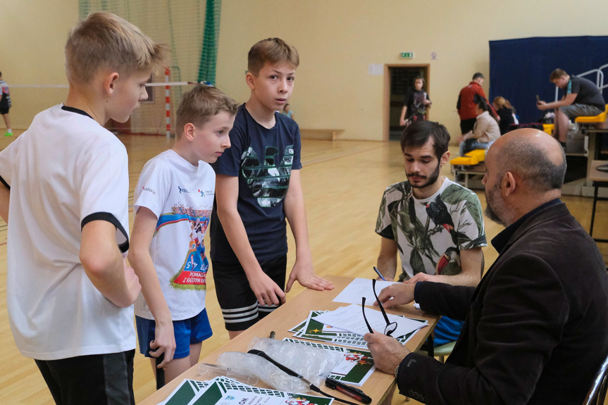 Świąteczne rozgrywki w badmintonie 