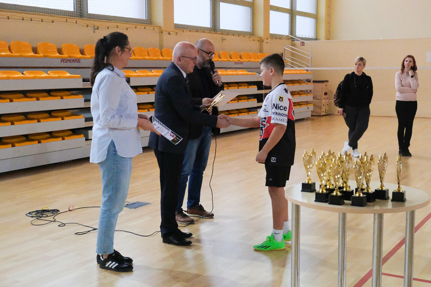 Świąteczne rozgrywki w badmintonie 