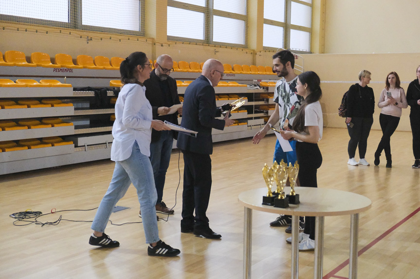 Świąteczne rozgrywki w badmintonie 