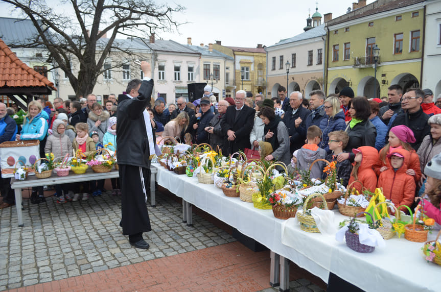 Święcenie pokarmów na krośnieńskim rynku