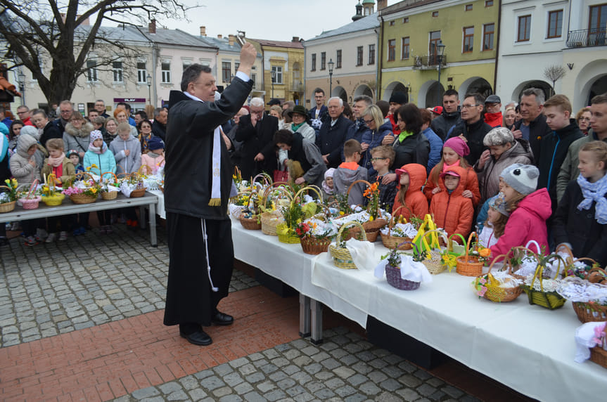 Święcenie pokarmów na krośnieńskim rynku