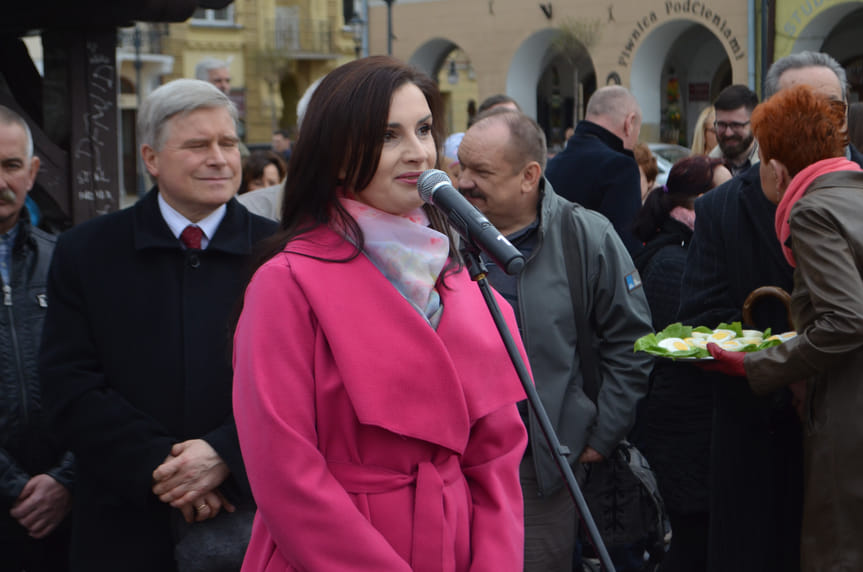 Święcenie pokarmów na krośnieńskim rynku