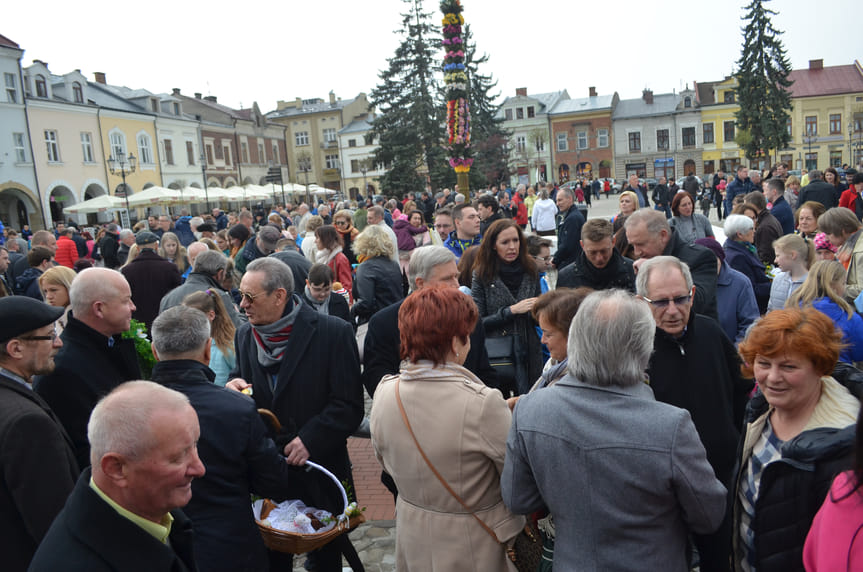 Święcenie pokarmów na krośnieńskim rynku