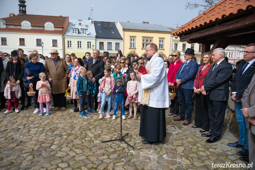 Święcenie pokarmów na rynku w Krośnie