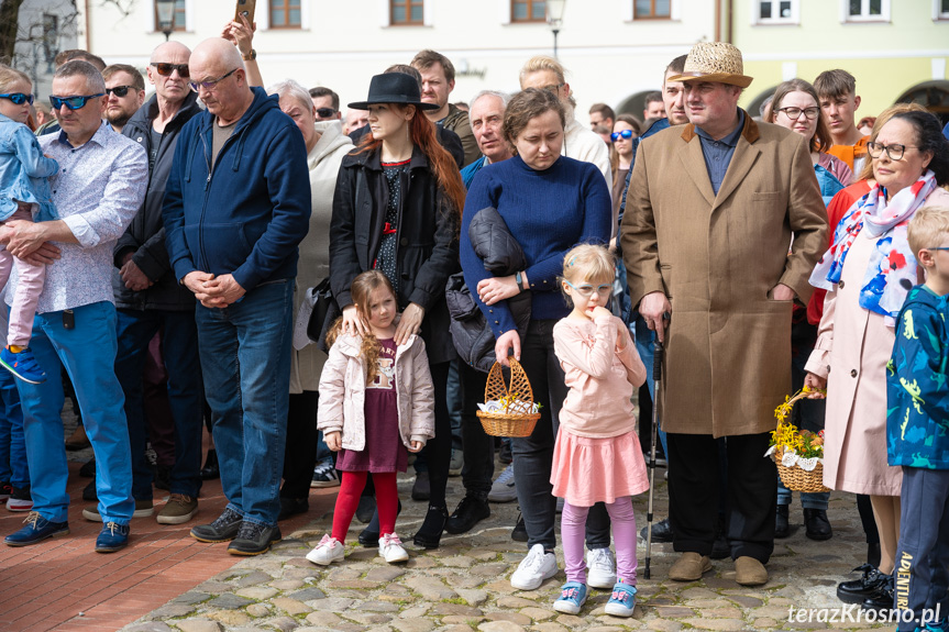 Święcenie pokarmów na rynku w Krośnie