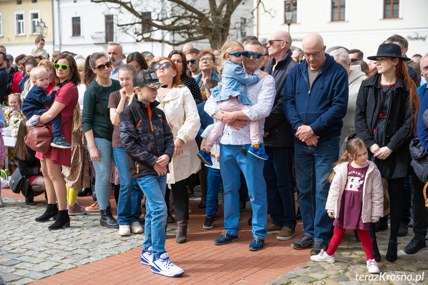 Święcenie pokarmów na rynku w Krośnie