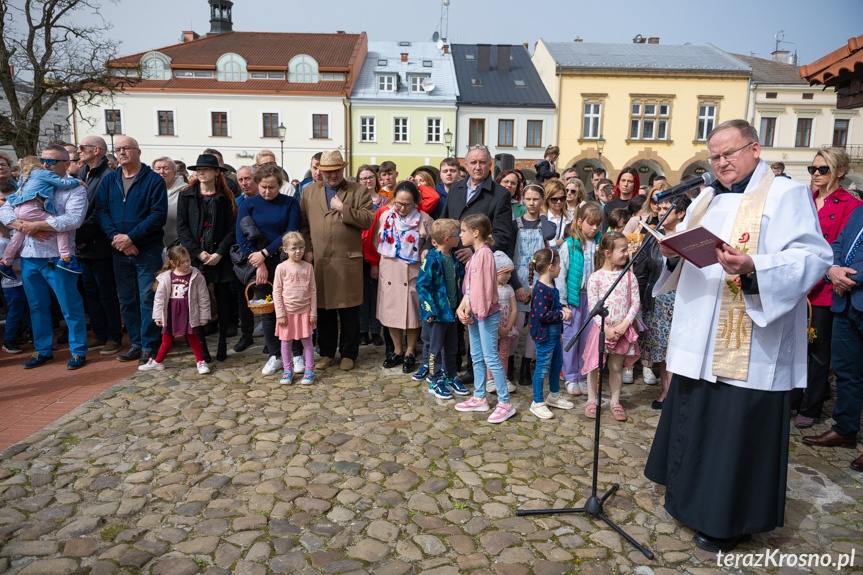 Święcenie pokarmów na rynku w Krośnie