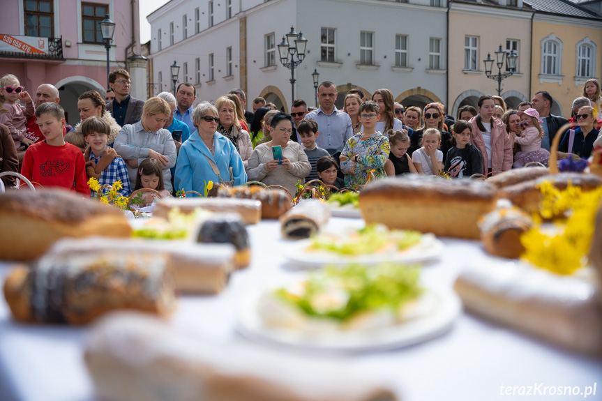 Święcenie pokarmów na rynku w Krośnie