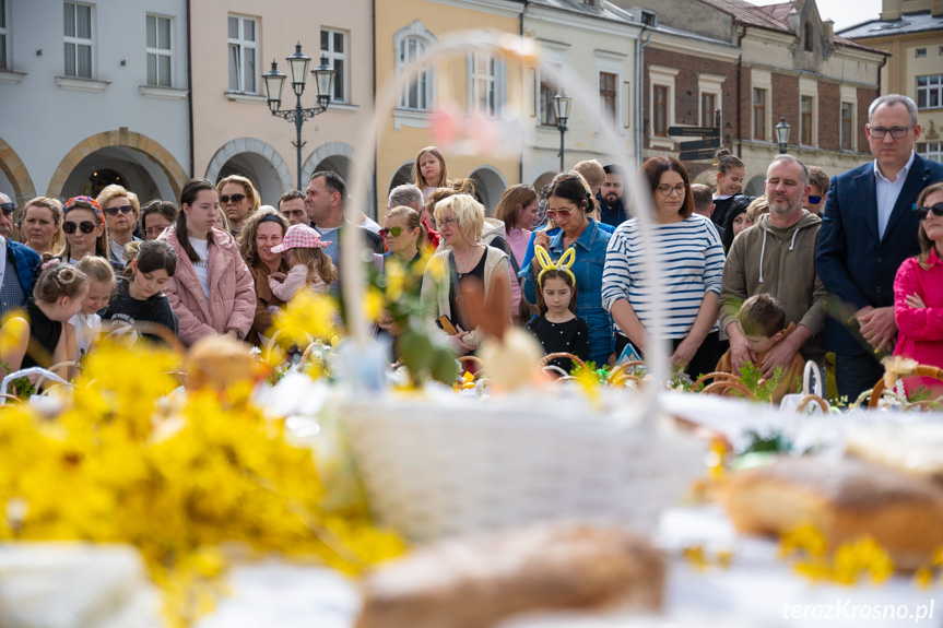 Święcenie pokarmów na rynku w Krośnie