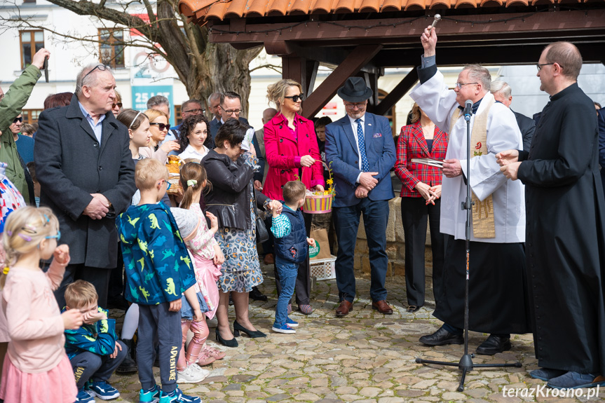 Święcenie pokarmów na rynku w Krośnie