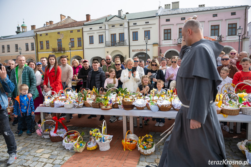 Święcenie pokarmów na rynku w Krośnie