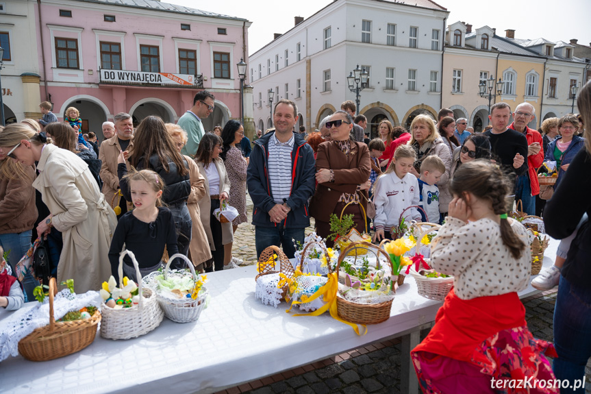 Święcenie pokarmów na rynku w Krośnie