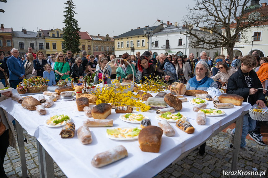 Święcenie pokarmów na rynku w Krośnie