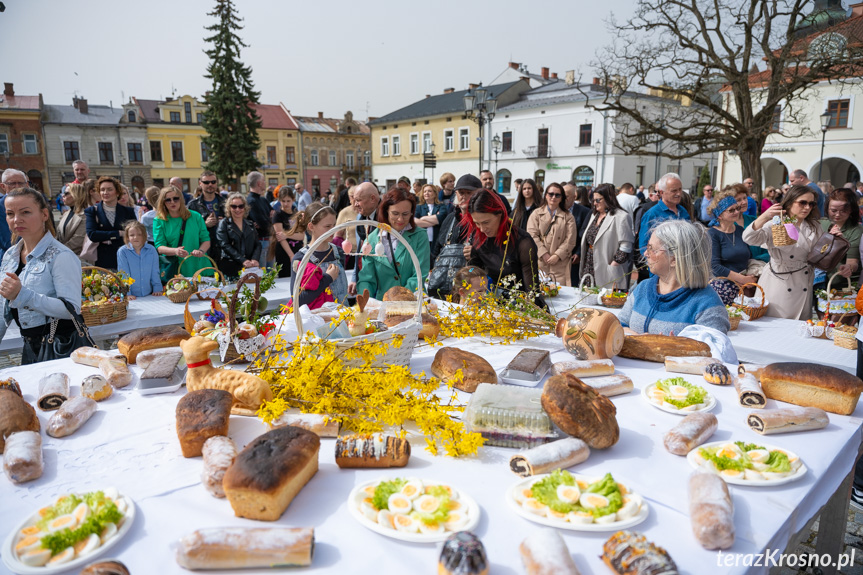 Święcenie pokarmów na rynku w Krośnie