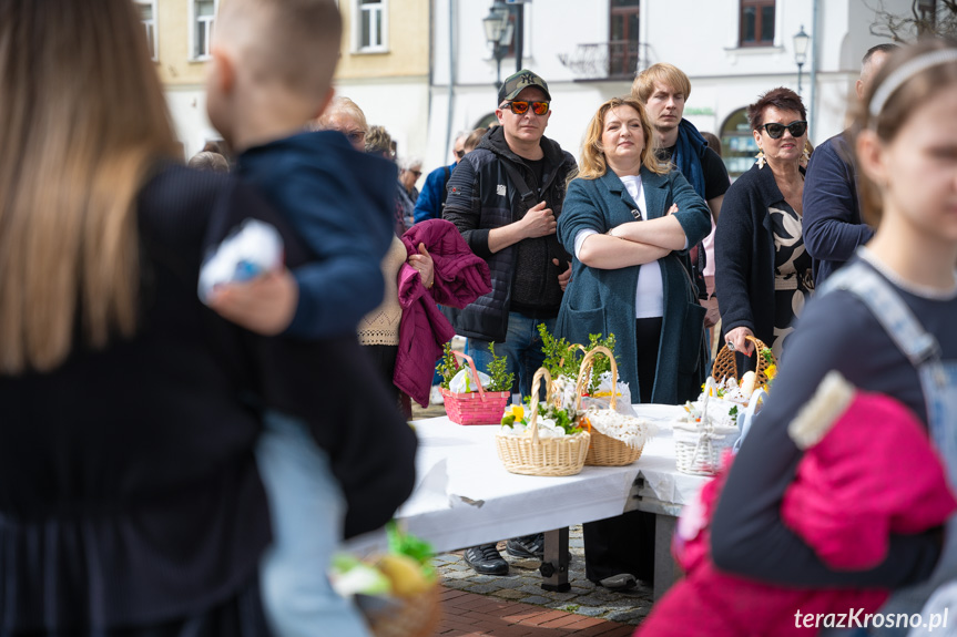 Święcenie pokarmów na rynku w Krośnie