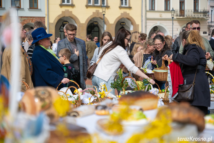 Święcenie pokarmów na rynku w Krośnie