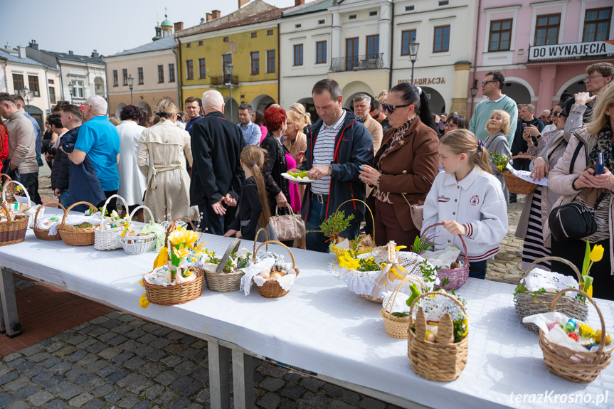 Święcenie pokarmów na rynku w Krośnie