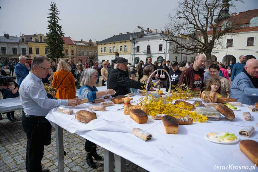 Święcenie pokarmów na rynku w Krośnie