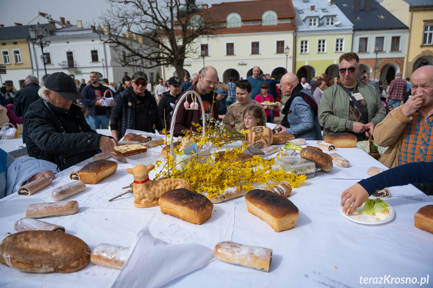 Święcenie pokarmów na rynku w Krośnie