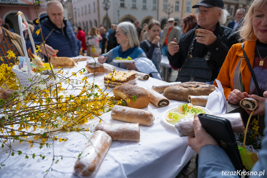 Święcenie pokarmów na rynku w Krośnie