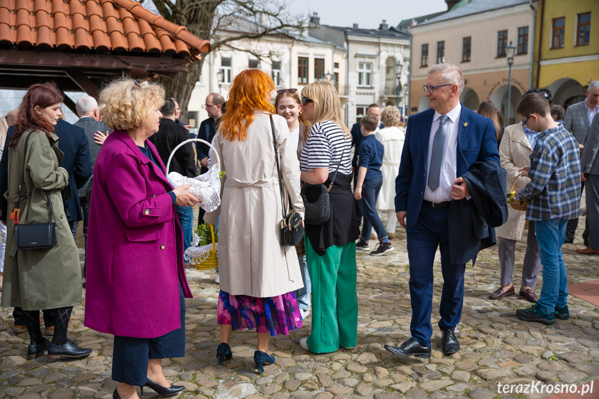 Święcenie pokarmów na rynku w Krośnie