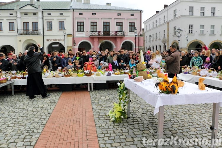 Święcenie pokarmów na Rynku w Krośnie