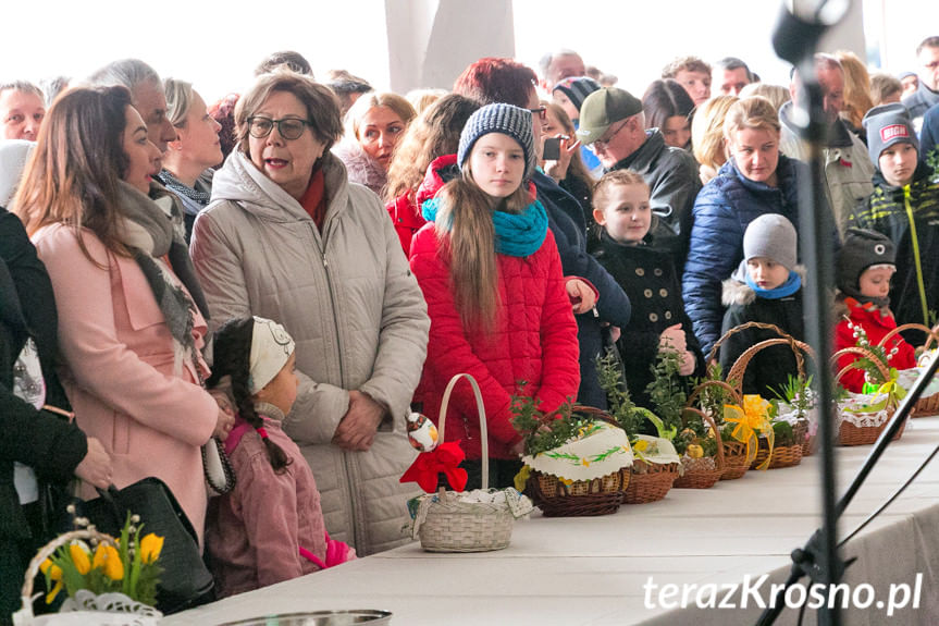 Święcenie pokarmów na Rynku w Krośnie