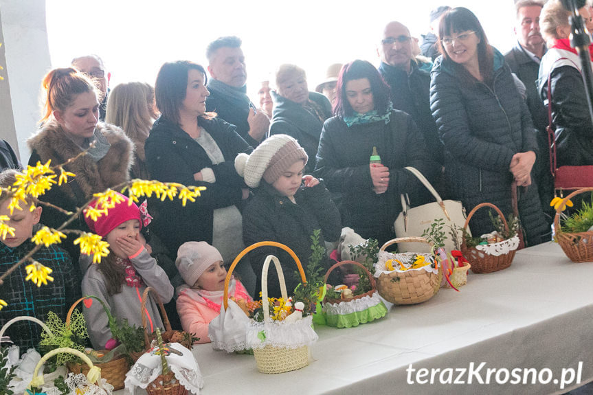 Święcenie pokarmów na Rynku w Krośnie