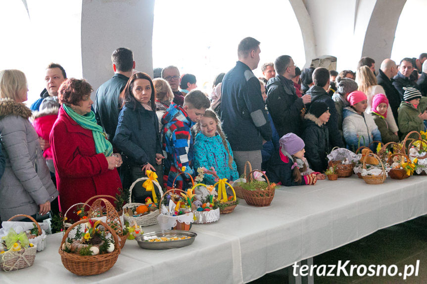 Święcenie pokarmów na Rynku w Krośnie