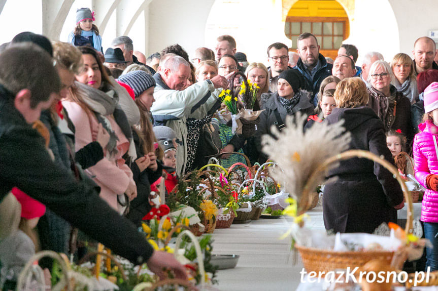 Święcenie pokarmów na Rynku w Krośnie