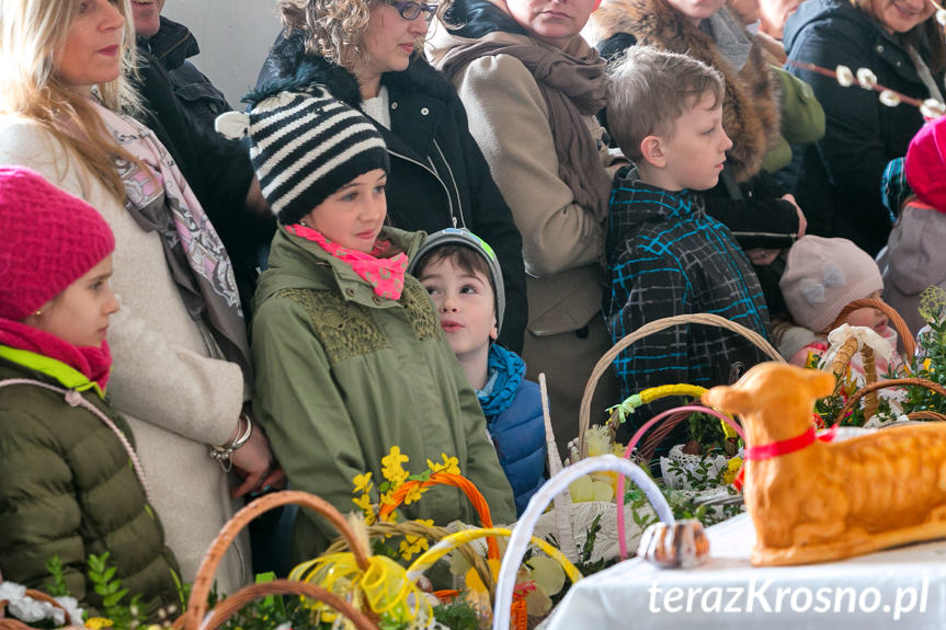 Święcenie pokarmów na Rynku w Krośnie