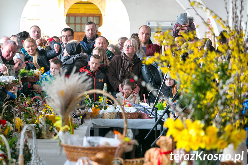 Święcenie pokarmów na Rynku w Krośnie