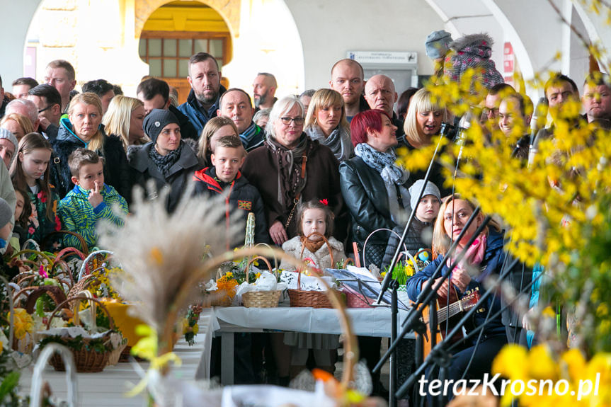 Święcenie pokarmów na Rynku w Krośnie