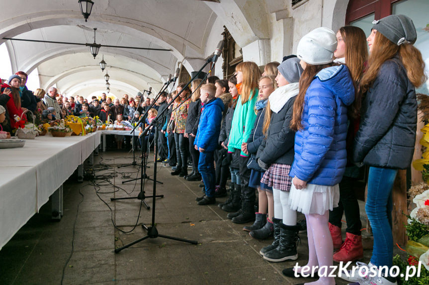 Święcenie pokarmów na Rynku w Krośnie