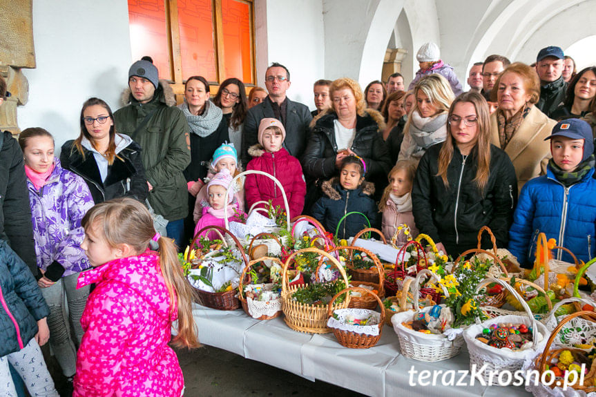 Święcenie pokarmów na Rynku w Krośnie