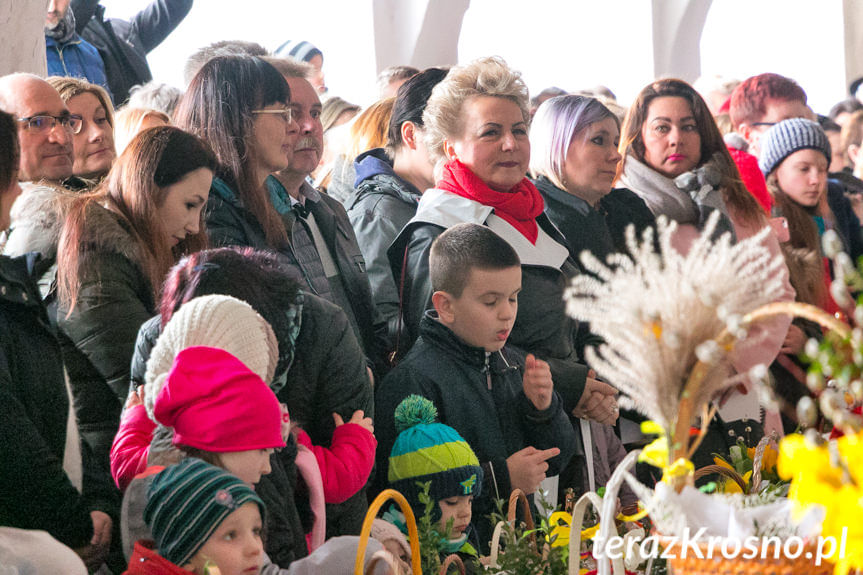 Święcenie pokarmów na Rynku w Krośnie