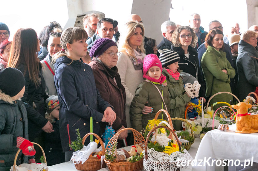 Święcenie pokarmów na Rynku w Krośnie