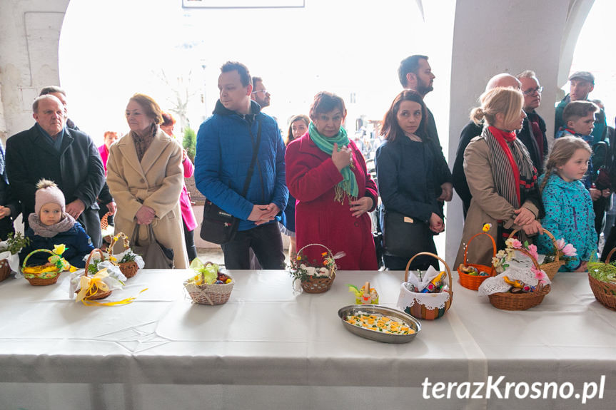 Święcenie pokarmów na Rynku w Krośnie